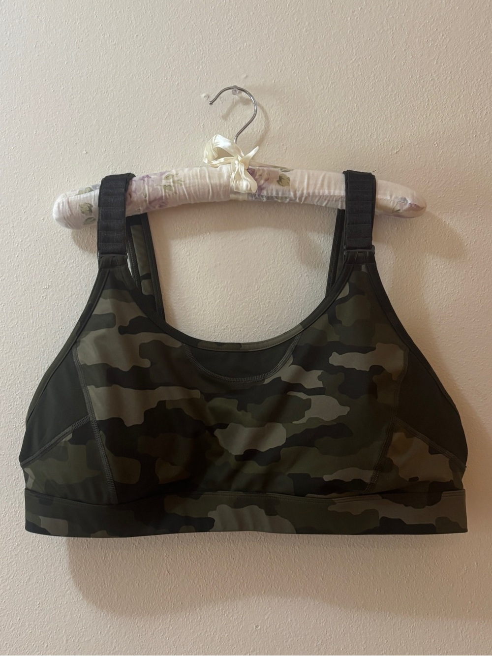 Duluth Trading Co Camo Sports Bra in Olive and Black